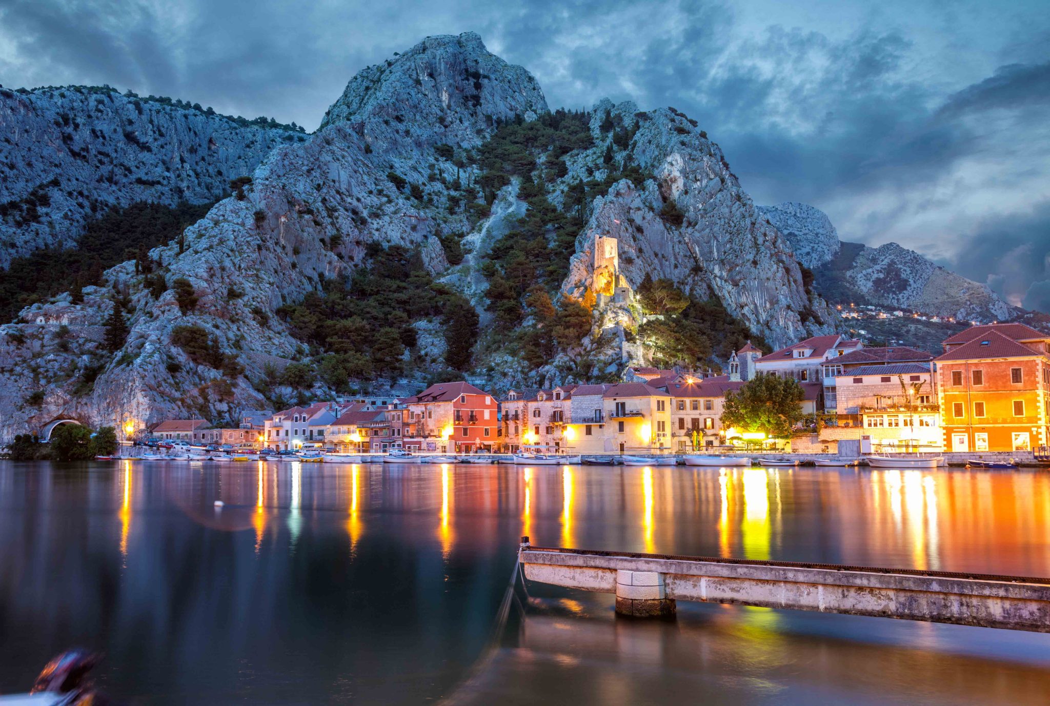 Omis town at night ritem holiday home